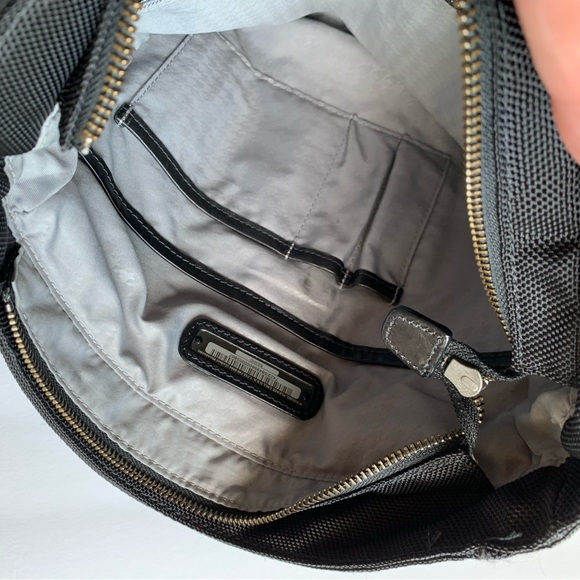 Tumi Black Messenger Bag with Adjustable Strap - 55101D - Picture 4 of 10